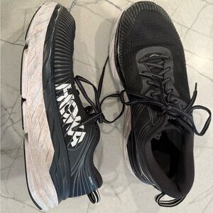 Hoka one one bondi 7 men’s Black and White Athletic Shoes size 8.5 2E